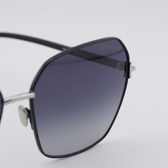 Tom Ford FT0839 01D Claudia02 Polarized Sunglasses Shiny Black Square Frame - Picture 2 of 10